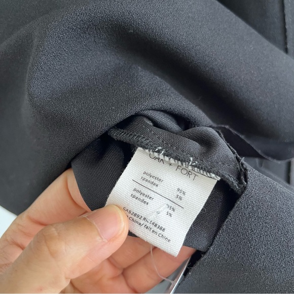 Oak + Fort Minimalist Boxy Crop Top in Black Size XS - Picture 4 of 6